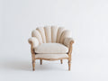 Sillones tapizados 88 x 82 x 92 cm - Beige crema y marrón natural - Respaldo con forma de concha y diseño clásico